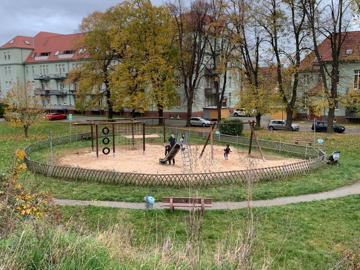 Ruhig - Privatparkplatz - Barrierearm Quiet - Private Car Park - Low Barrier Magdeburg Exterior foto