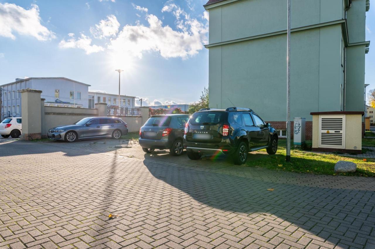 Ruhig - Privatparkplatz - Barrierearm Quiet - Private Car Park - Low Barrier Magdeburg Exterior foto